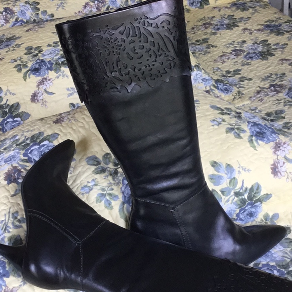 Ecco black leather heel boots